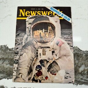 RARE Historic NEWSWEEK August 11 1969 Aug 69 8/11/69 MOONWALK APOLLO 11 in Color